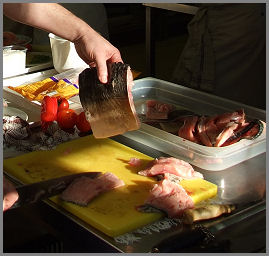 Halak (ponty)  konyhai  előkészítése, tisztításaZsámbék Szakiskola szakács